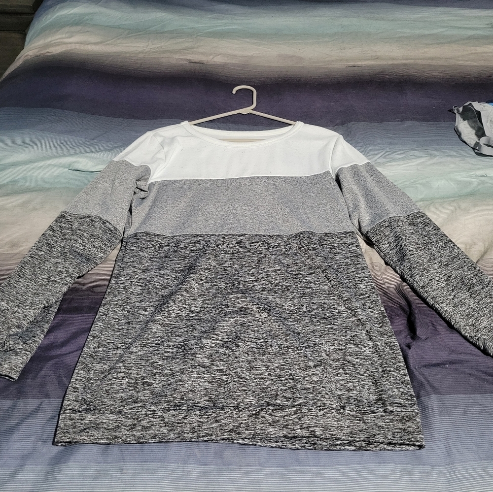 3 Large Sweaters - Picture 3 of 3